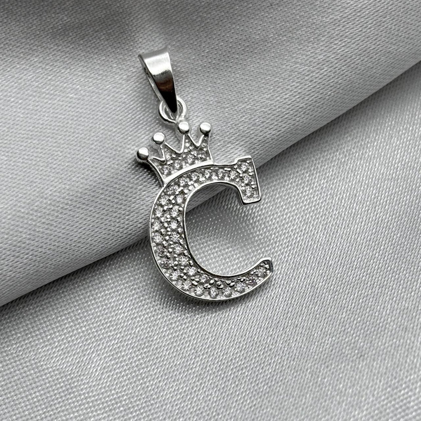 #D593 - Dije Letras Con Corona Y Piedra Zirconia Plata - ZC2.5