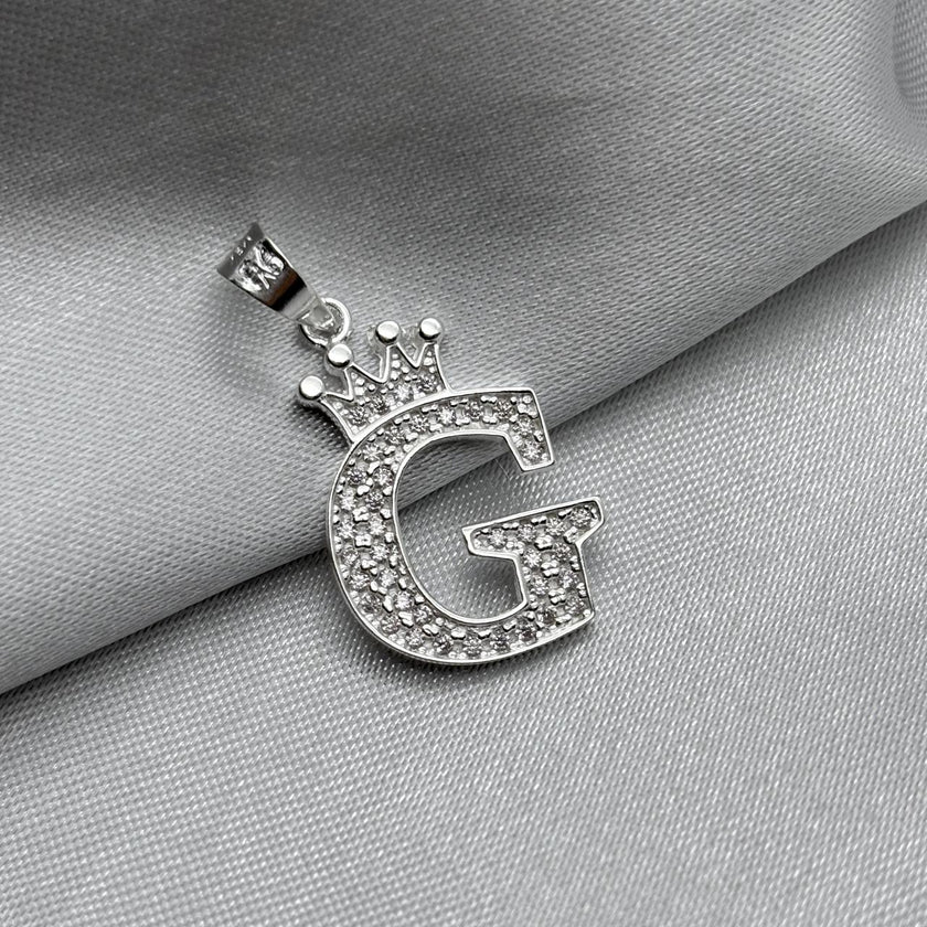 #D593 - Dije Letras Con Corona Y Piedra Zirconia Plata - ZC2.5