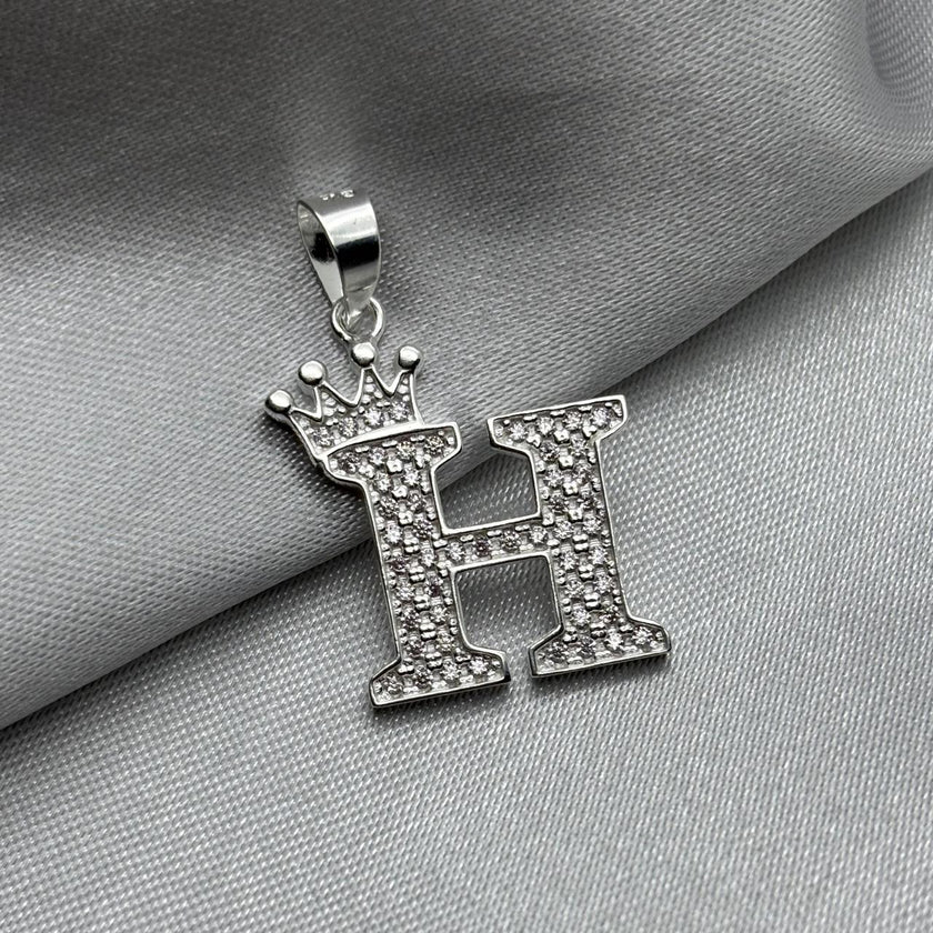 #D593 - Dije Letras Con Corona Y Piedra Zirconia Plata - ZC2.5