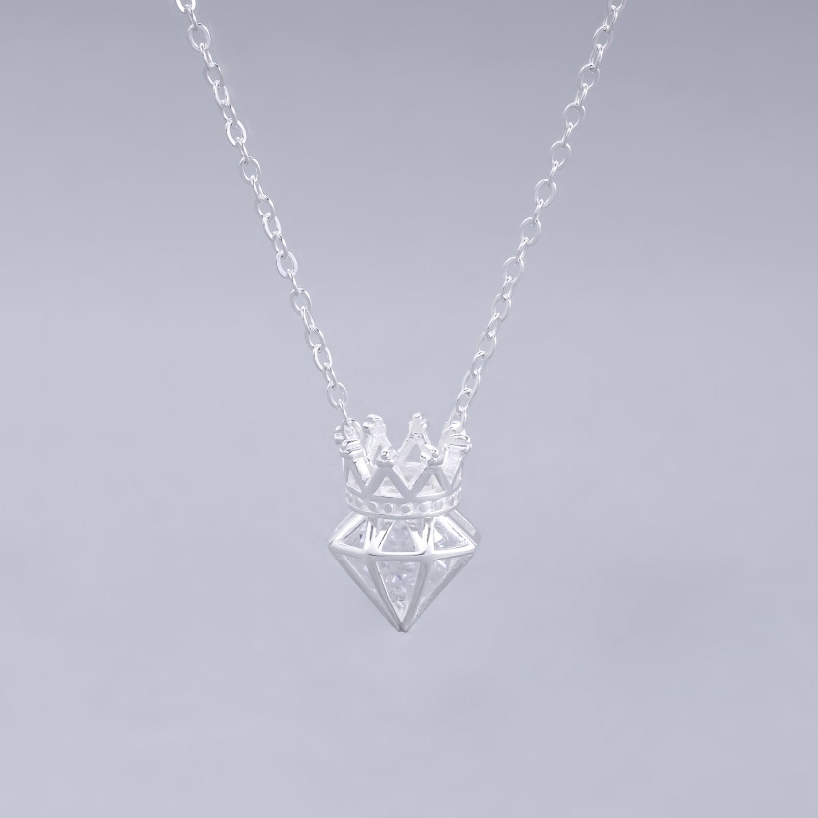 #G142 - Gargantilla De Diamante y Corona De Plata - IP3.0