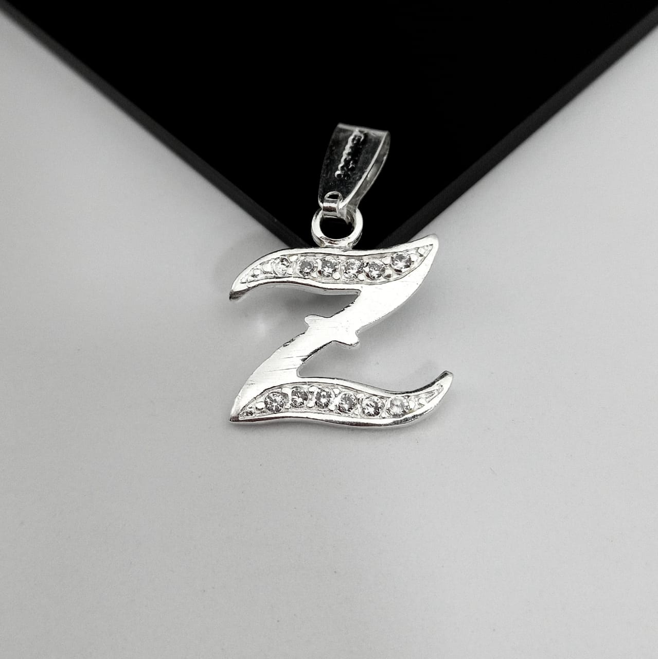 #D116 - Dije De Letra Con Zirconia De Plata - B09/1.5