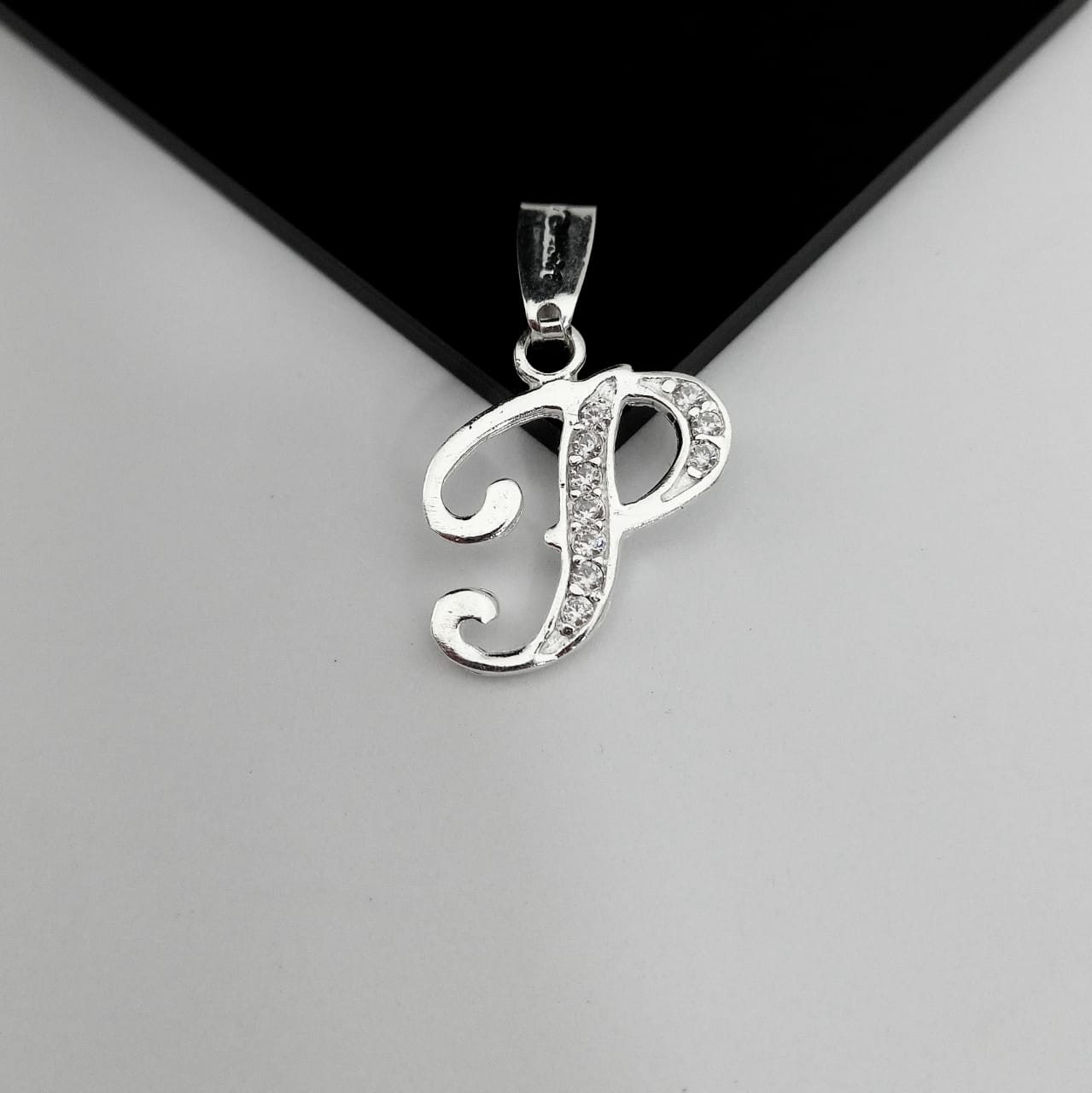 #D116 - Dije De Letra Con Zirconia De Plata - B09/1.5