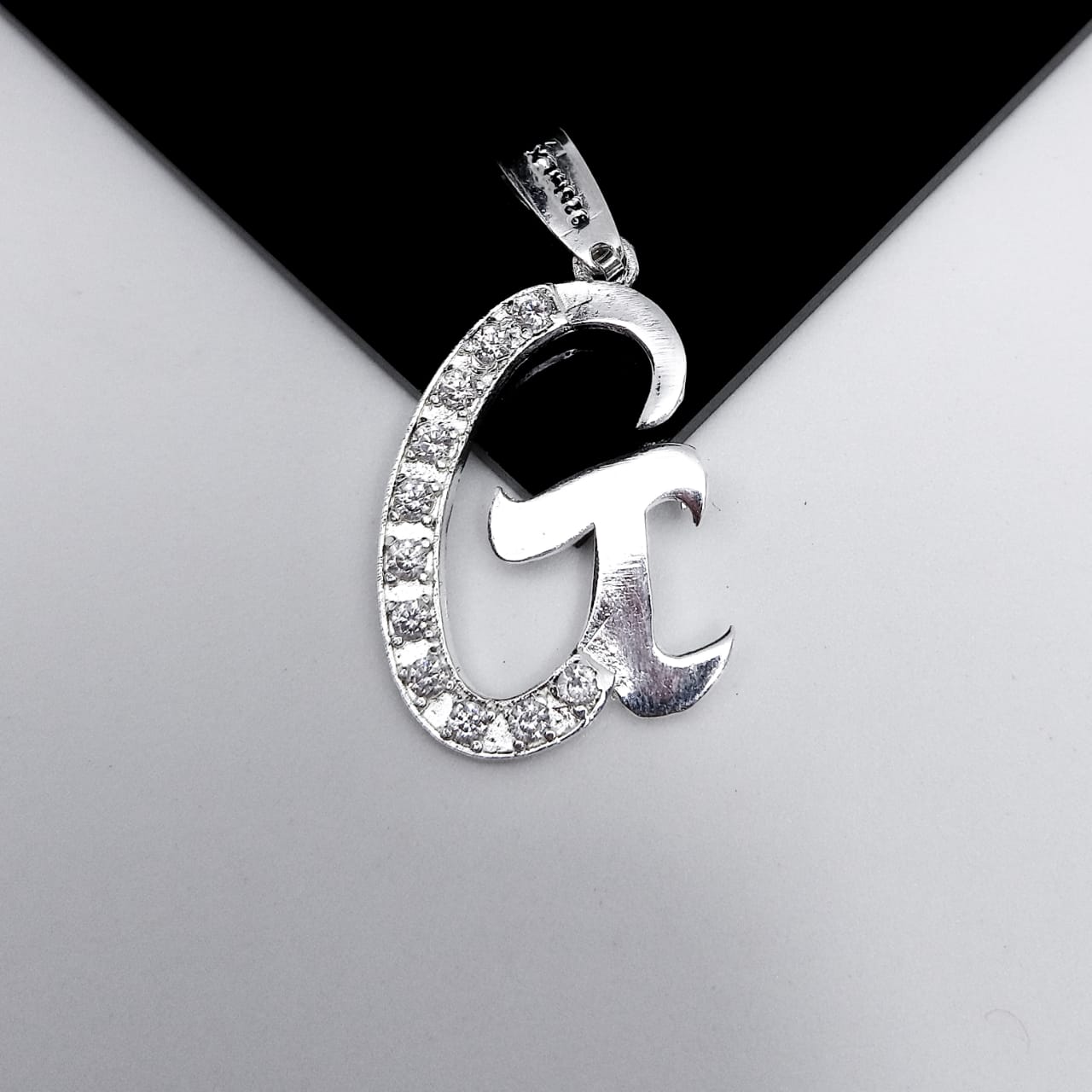 #D106 - Dije De Letra Grande Piedra Zirconia Plata - F2.2