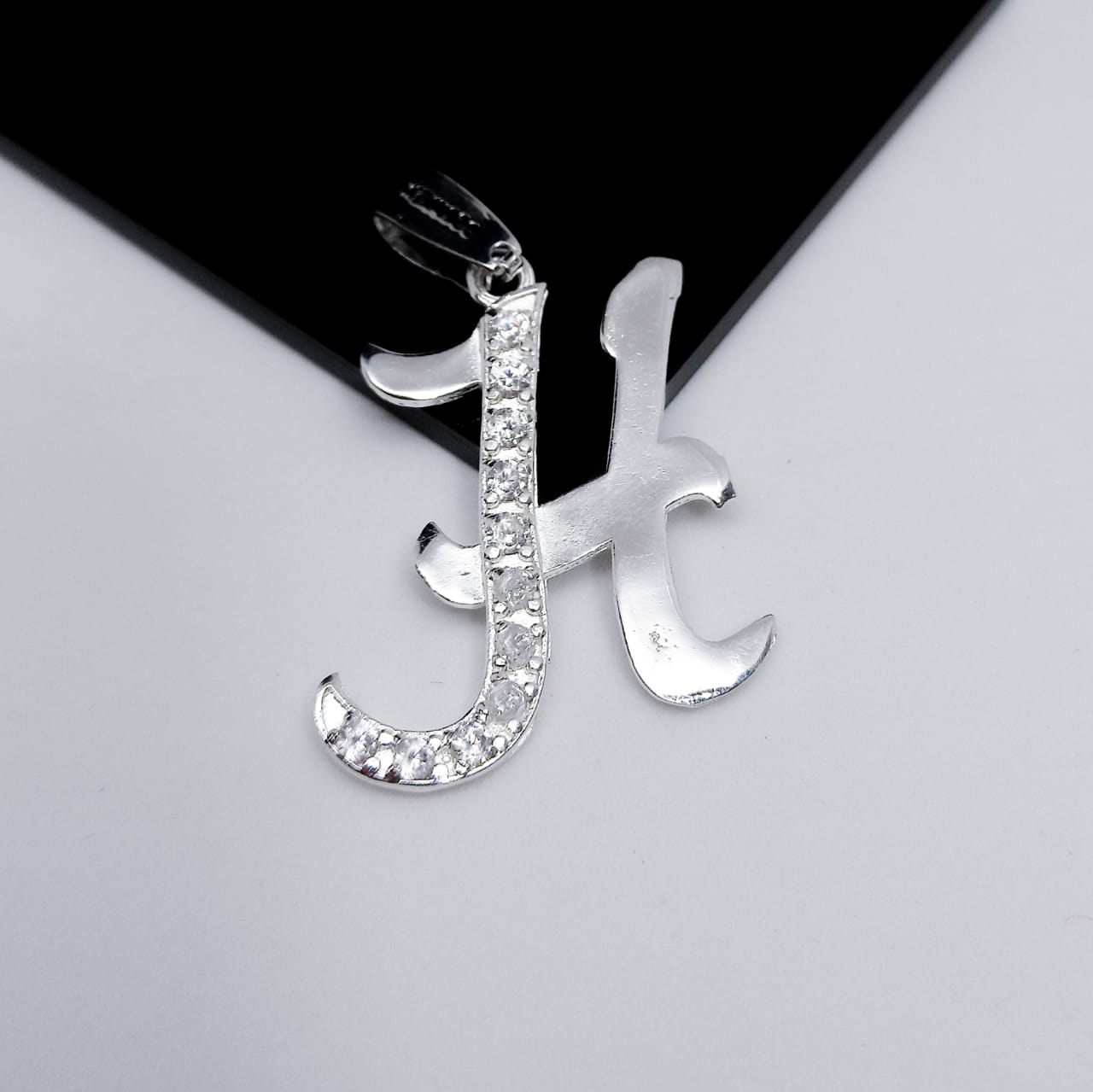 #D106 - Dije De Letra Grande Piedra Zirconia Plata - F2.2