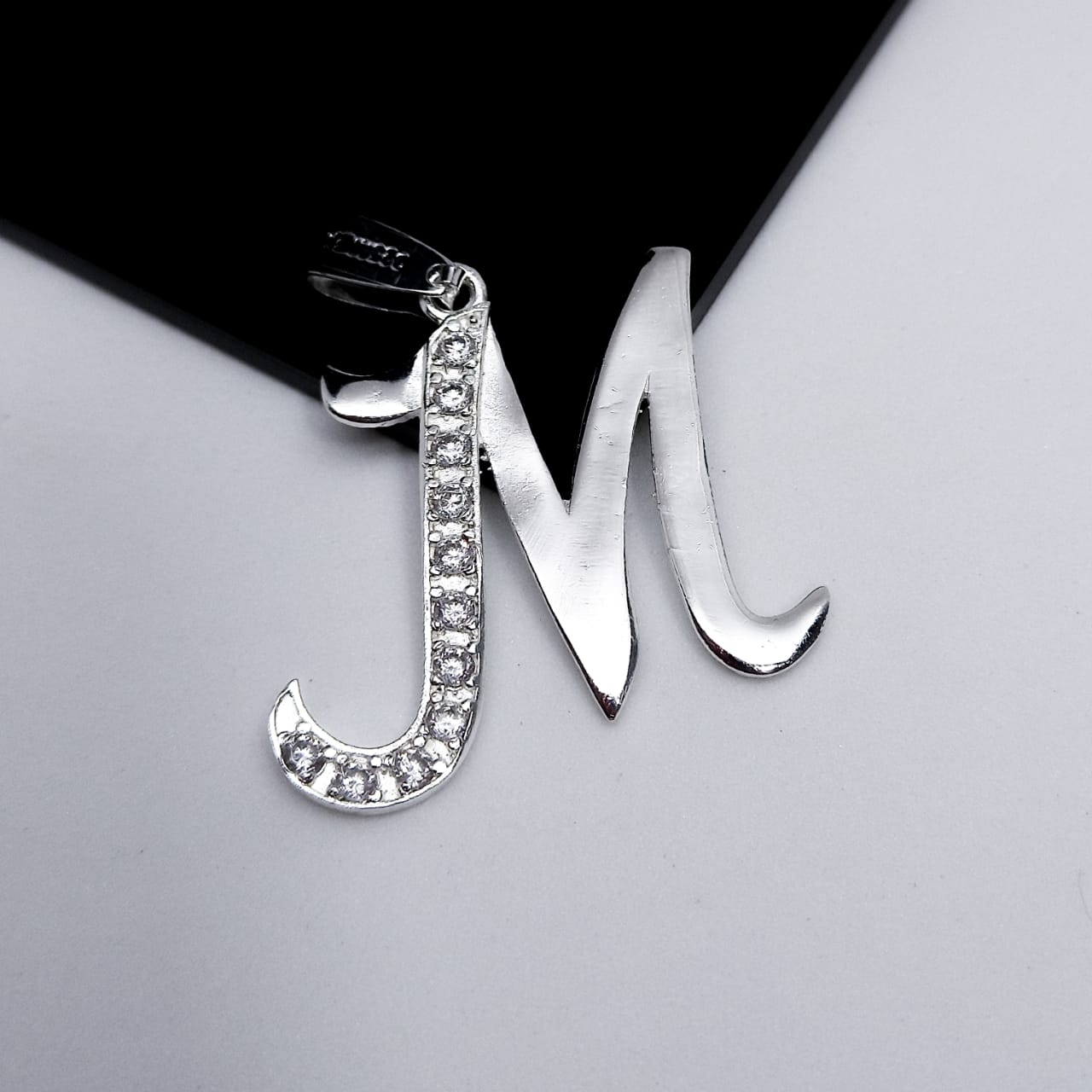 #D106 - Dije De Letra Grande Piedra Zirconia Plata - F2.2