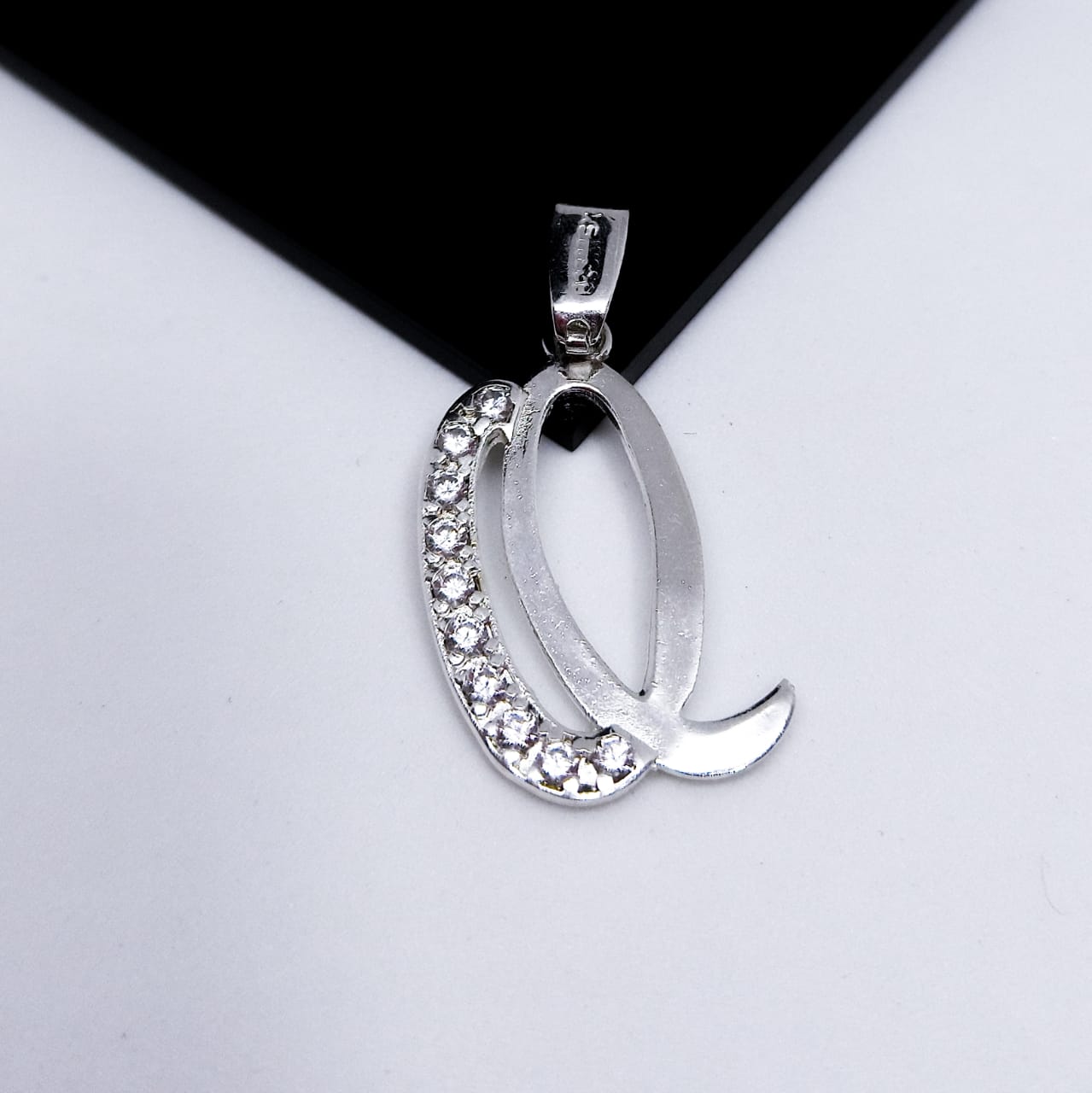 #D106 - Dije De Letra Grande Piedra Zirconia Plata - F2.2