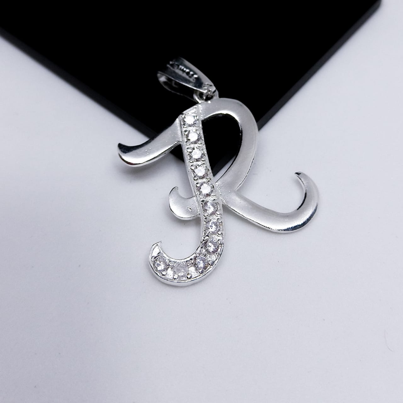#D106 - Dije De Letra Grande Piedra Zirconia Plata - F2.2