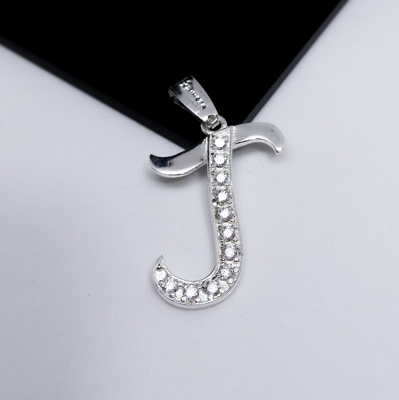 #D106 - Dije De Letra Grande Piedra Zirconia Plata - F2.2
