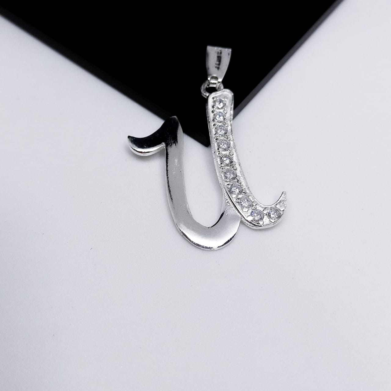 #D106 - Dije De Letra Grande Piedra Zirconia Plata - F2.2