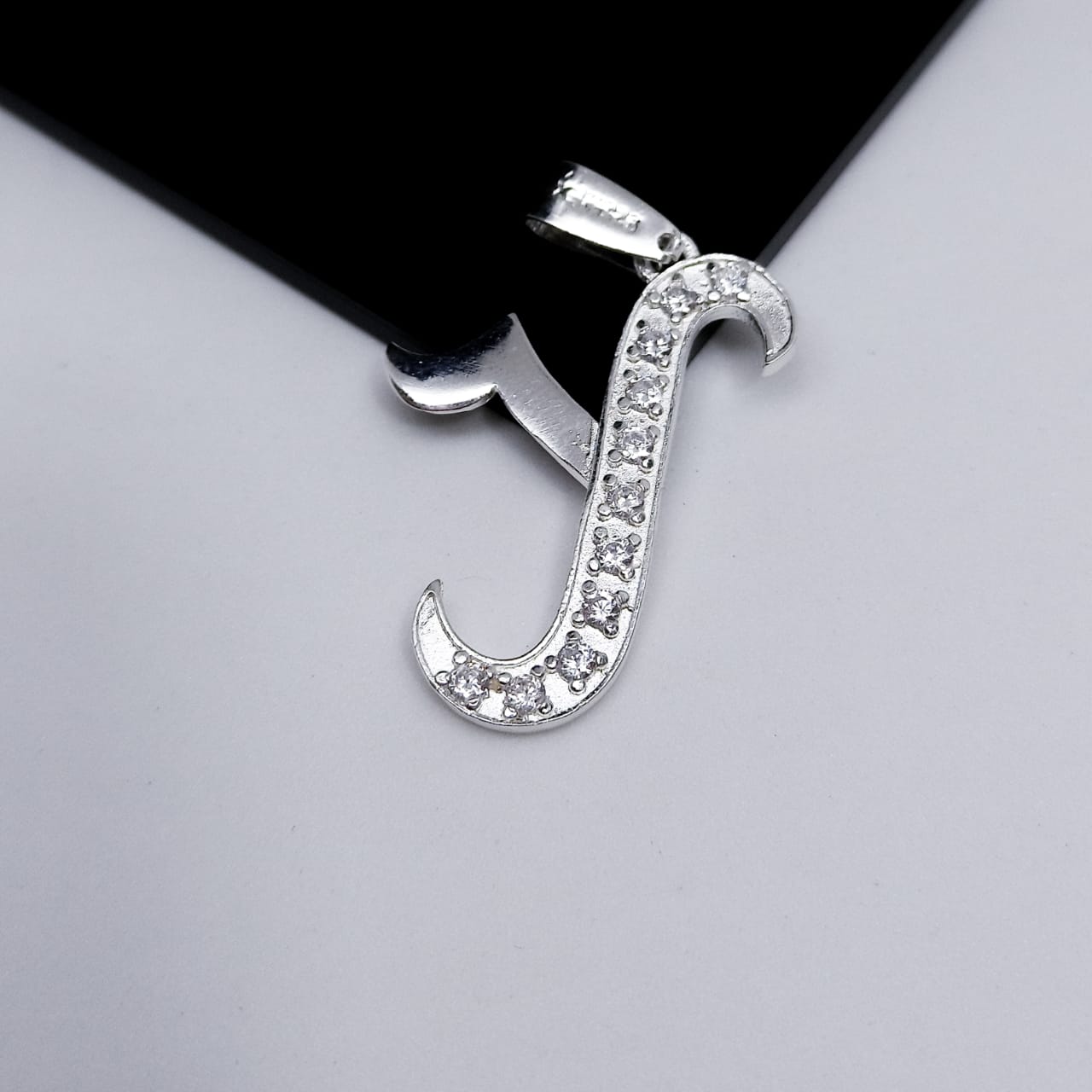 #D106 - Dije De Letra Grande Piedra Zirconia Plata - F2.2