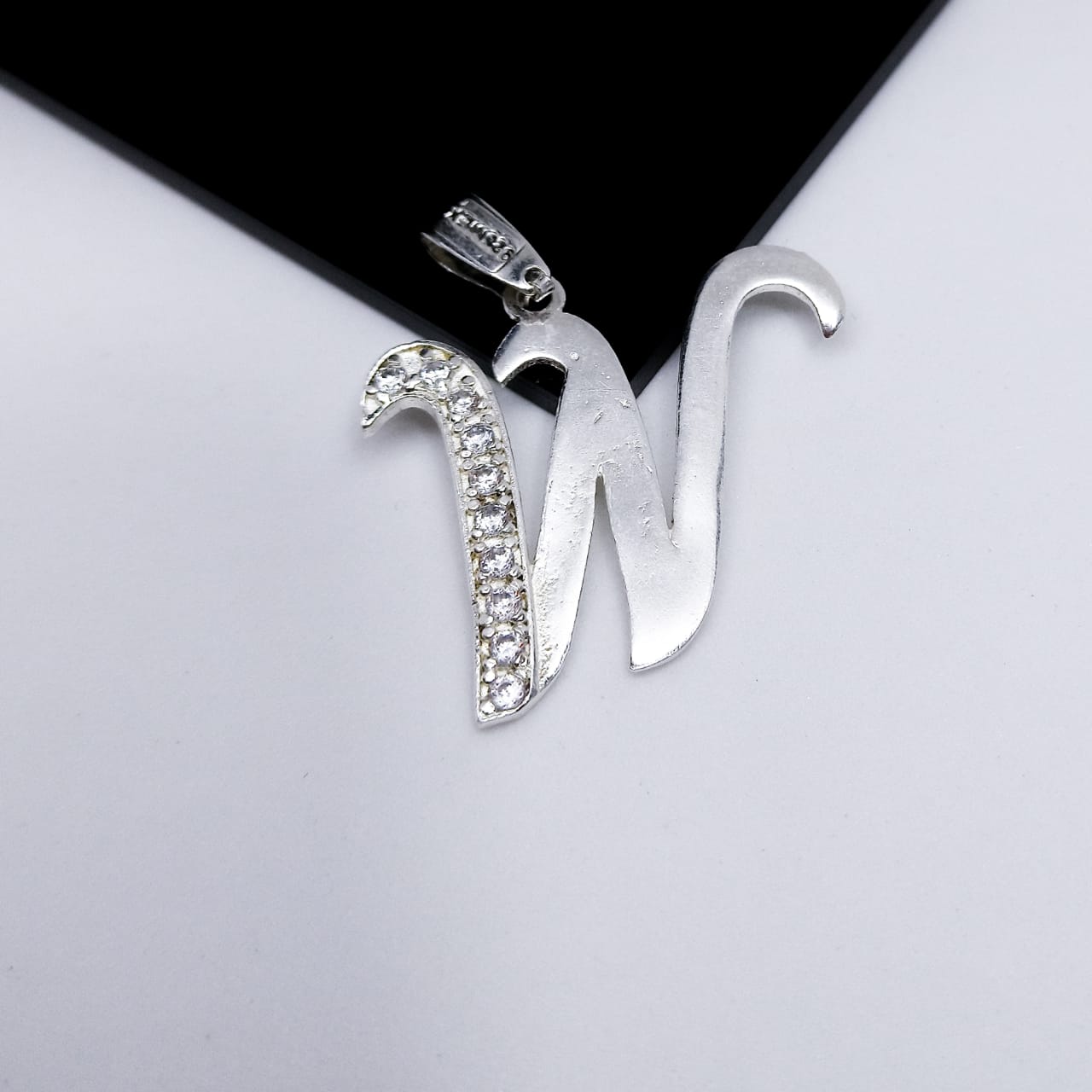 #D106 - Dije De Letra Grande Piedra Zirconia Plata - F2.2