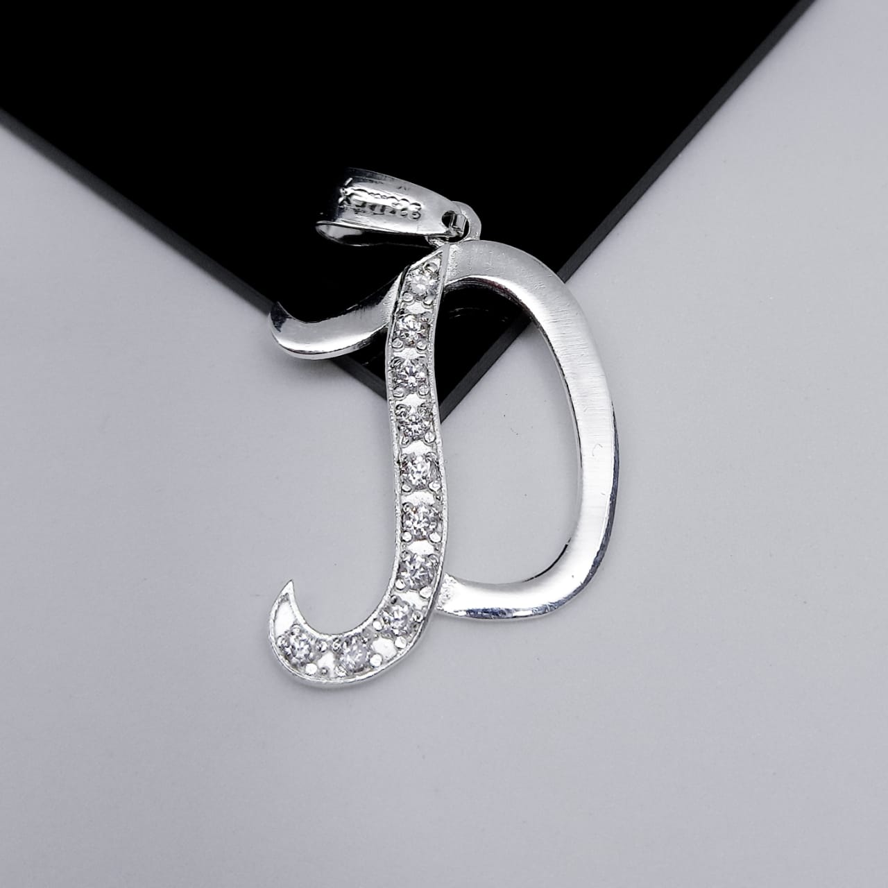 #D106 - Dije De Letra Grande Piedra Zirconia Plata - F2.2