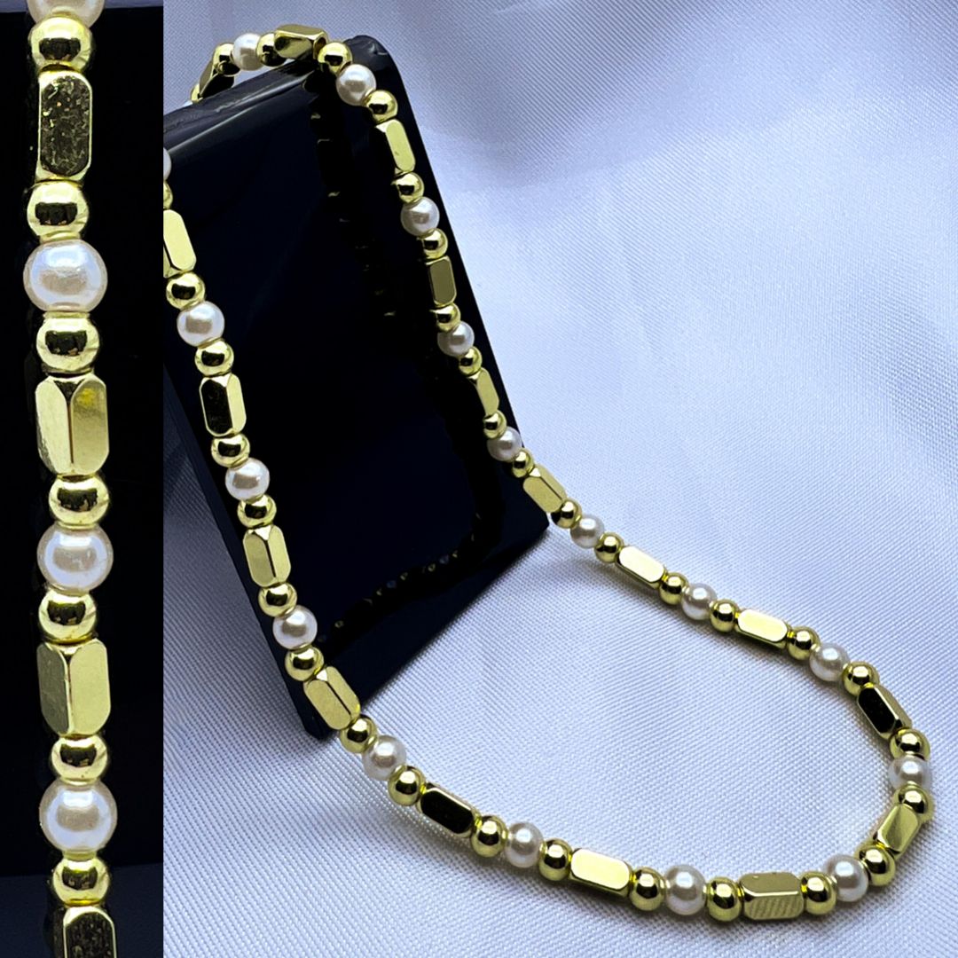#GOL111 - Gargantilla Cubo Rectangular, Perlas y Bolitas De Oro Laminado De 18k