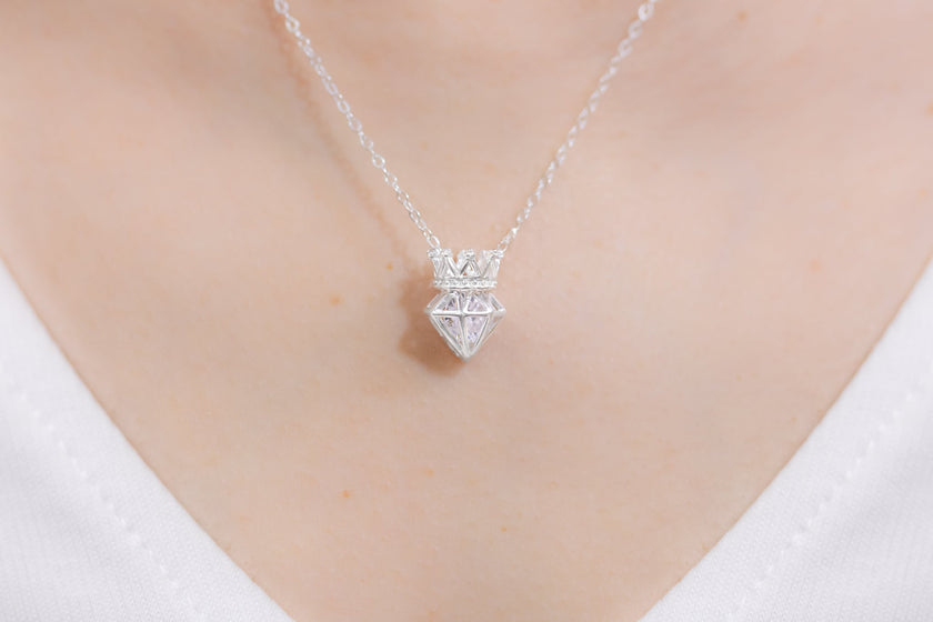 #G142 - Gargantilla De Diamante y Corona De Plata - IP3.0