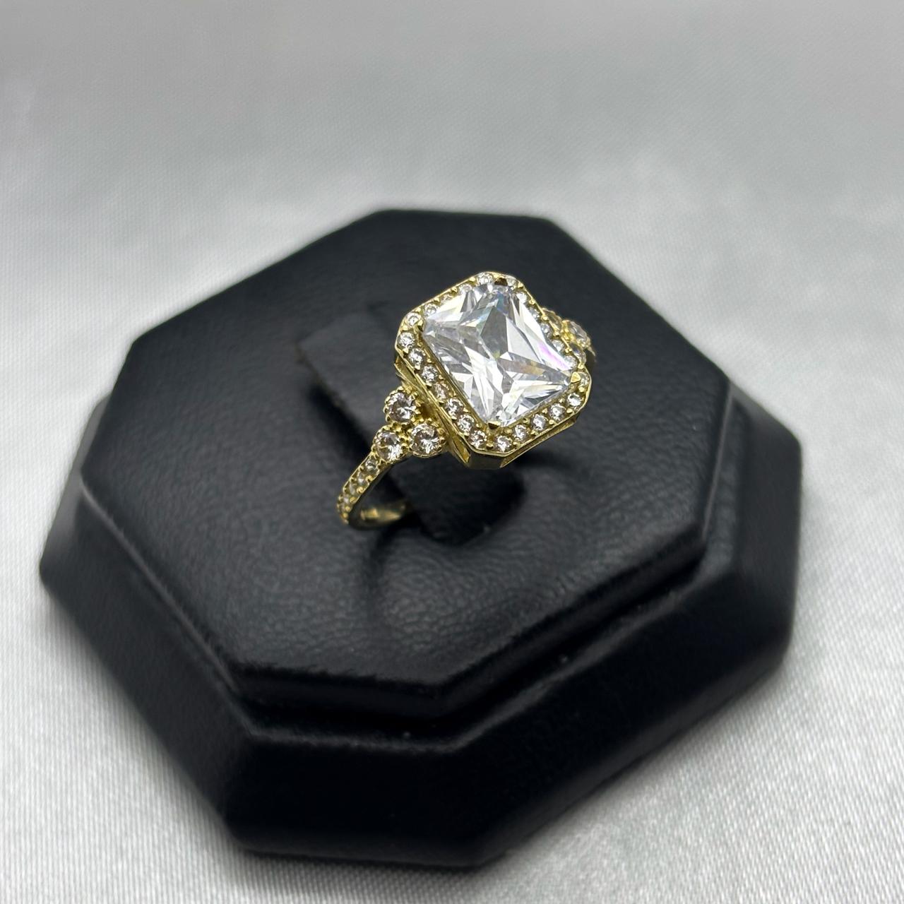 #AD10131 - Anillo Solitario Piedra Cuadrada Zirconia Oro 10K - J01/3.0