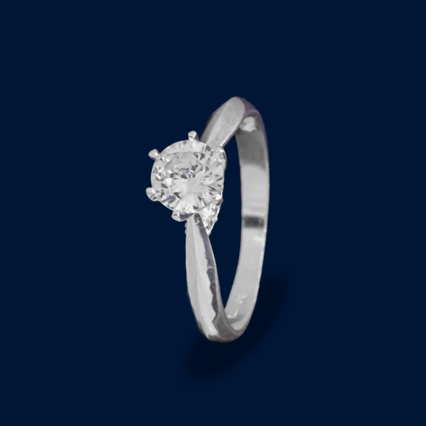 #AD128 - Anillo Solitario Con Piedra Zirconia De Plata - F2.3