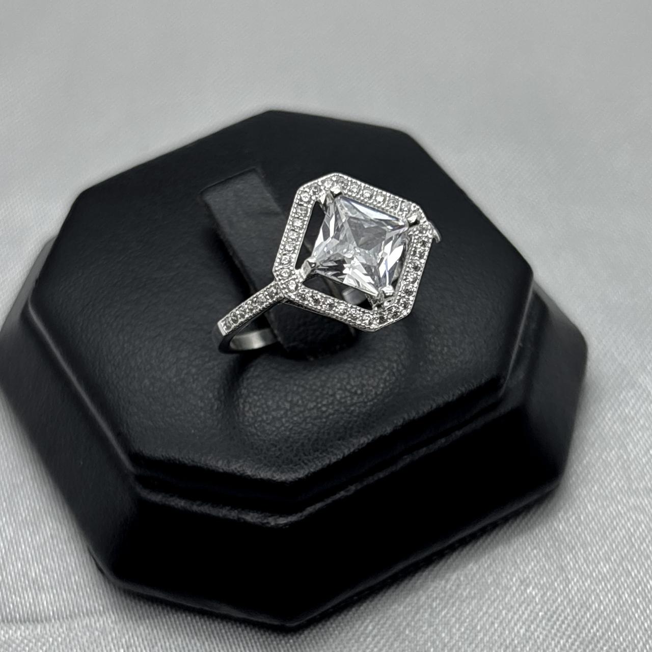 #AD249 - Anillo Rombo Con Piedra Zirconia Plata - F2.4