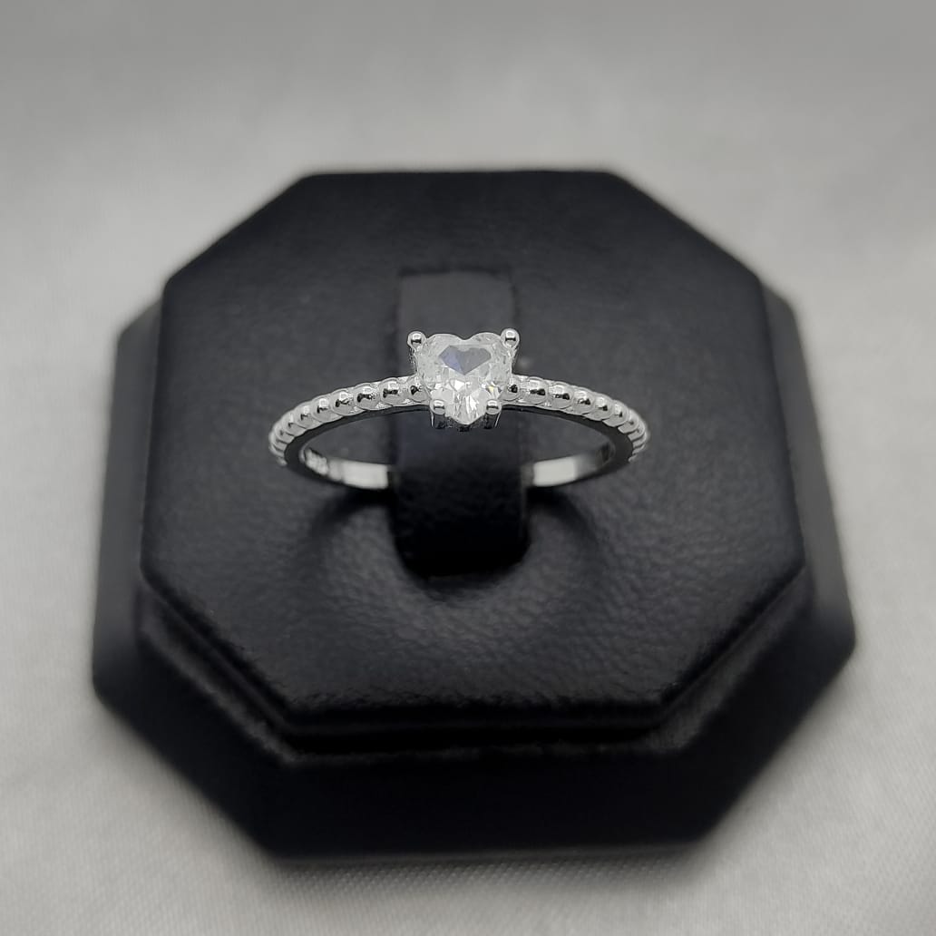 #AD357 - Anillo Corazón Central Piedra Zirconia Plata - PU1.8