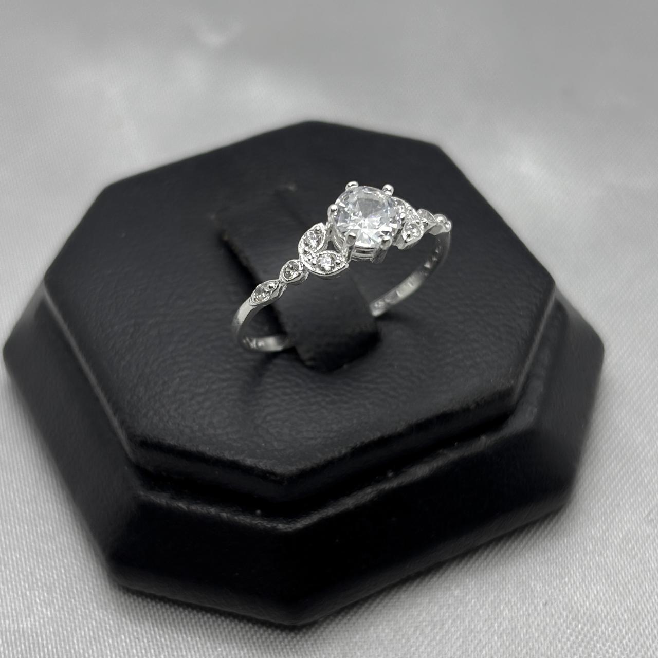 #AD457 - Anillo Solitario De Dama Con Bellas Zirconias Plata - B09/1.5