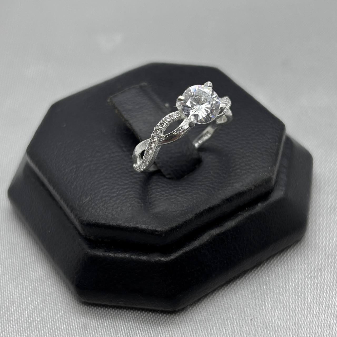 #AD459 - Anillo Solitario De Dama Hermoso Diseño Con Zirconia Plata - B09/2.4