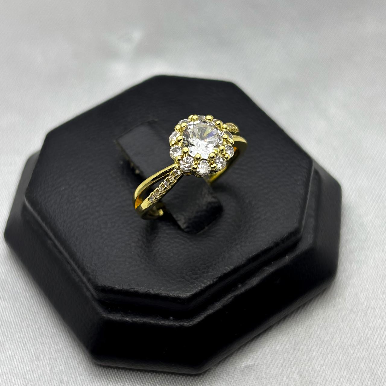 #AOL149 - Anillo Ajustable Flor Con Zironia Oro Laminado 18K