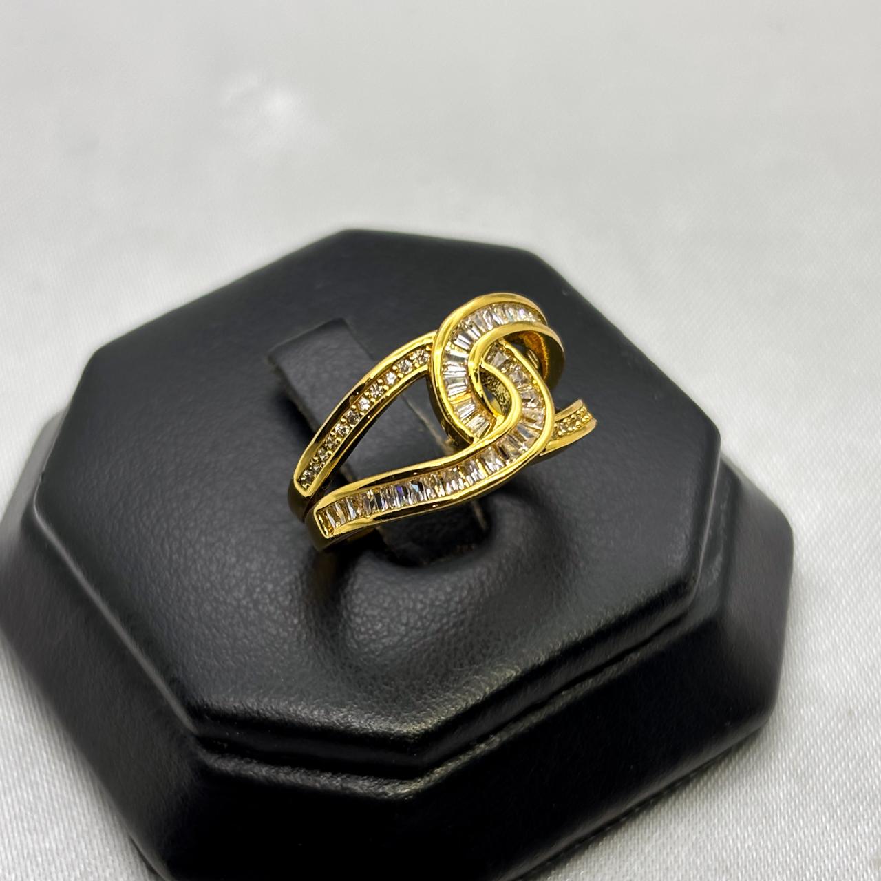 #AOL157 - Anillo Ajustable Con Piedra De Zirconia Oro Laminado 18K