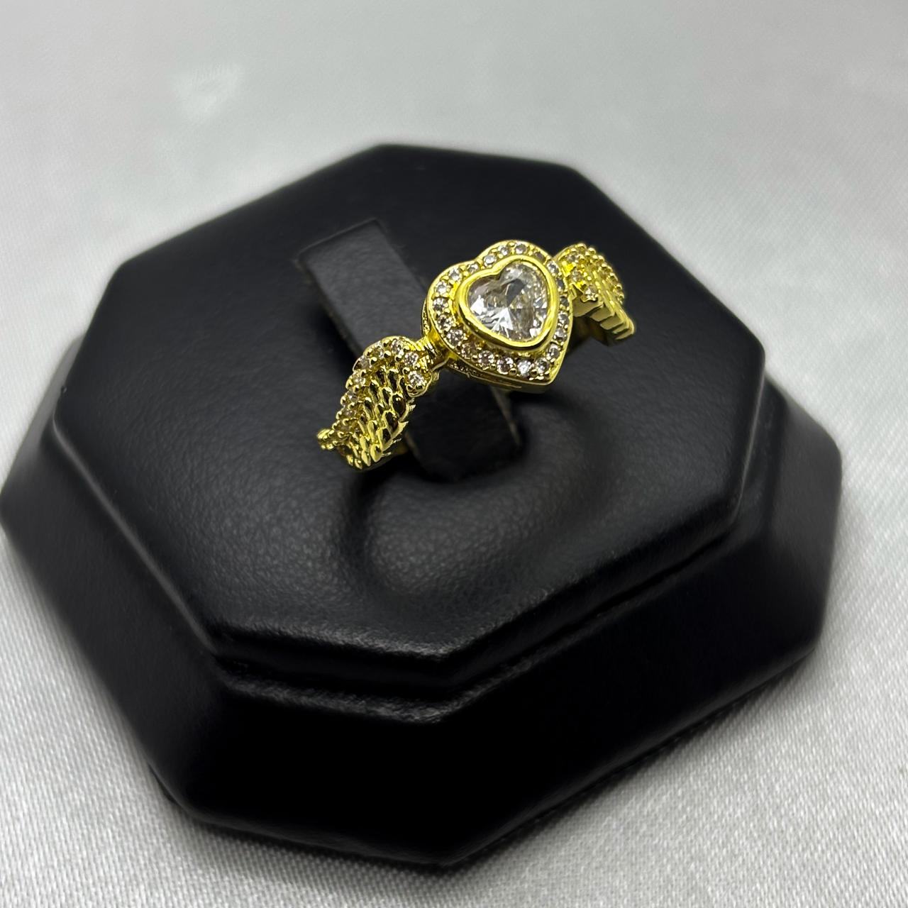 #AOL165 - Anillo Ajustable Corazón Con Alas Piedra Zirconia Oro Laminado 18K