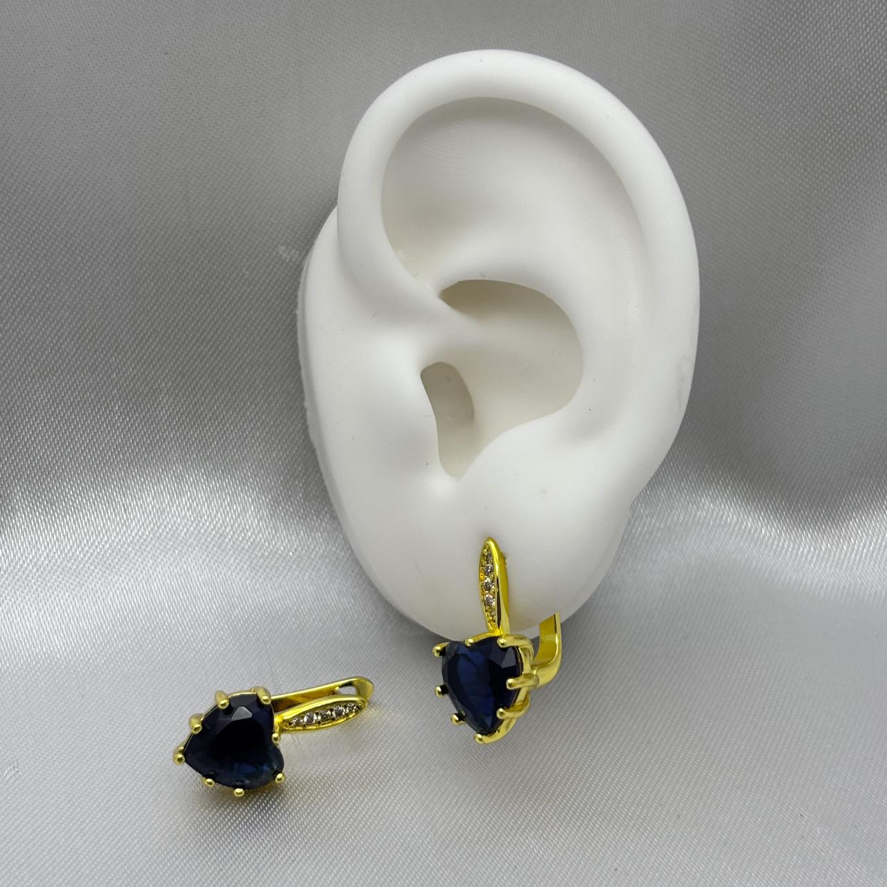 #ARL132 - Arete Corazón Con Zirconia Oro Laminado 18K