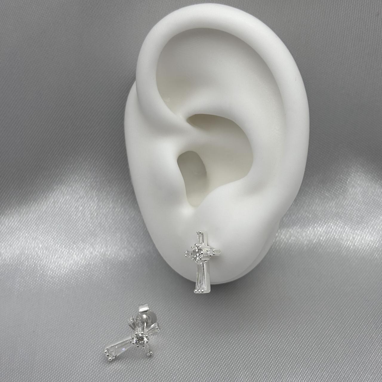 #BR126 - Broquel Cruz Con Piedra Zirconia Plata - LL1.8
