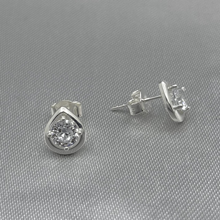 #BR208 - Broquel Gota Piedra Zirconia Plata - LL1.8