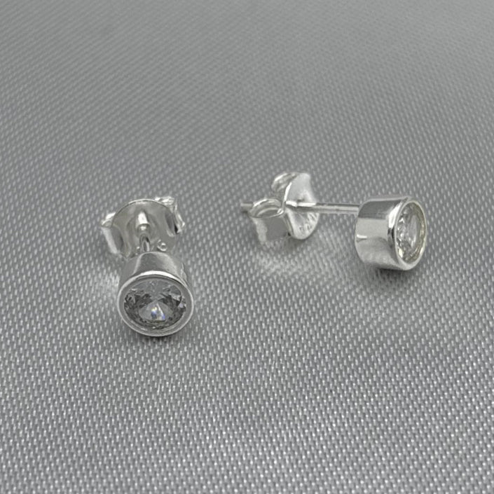 #BR246 - Broquel Circular Piedra Zirconia Plata - LL1.6