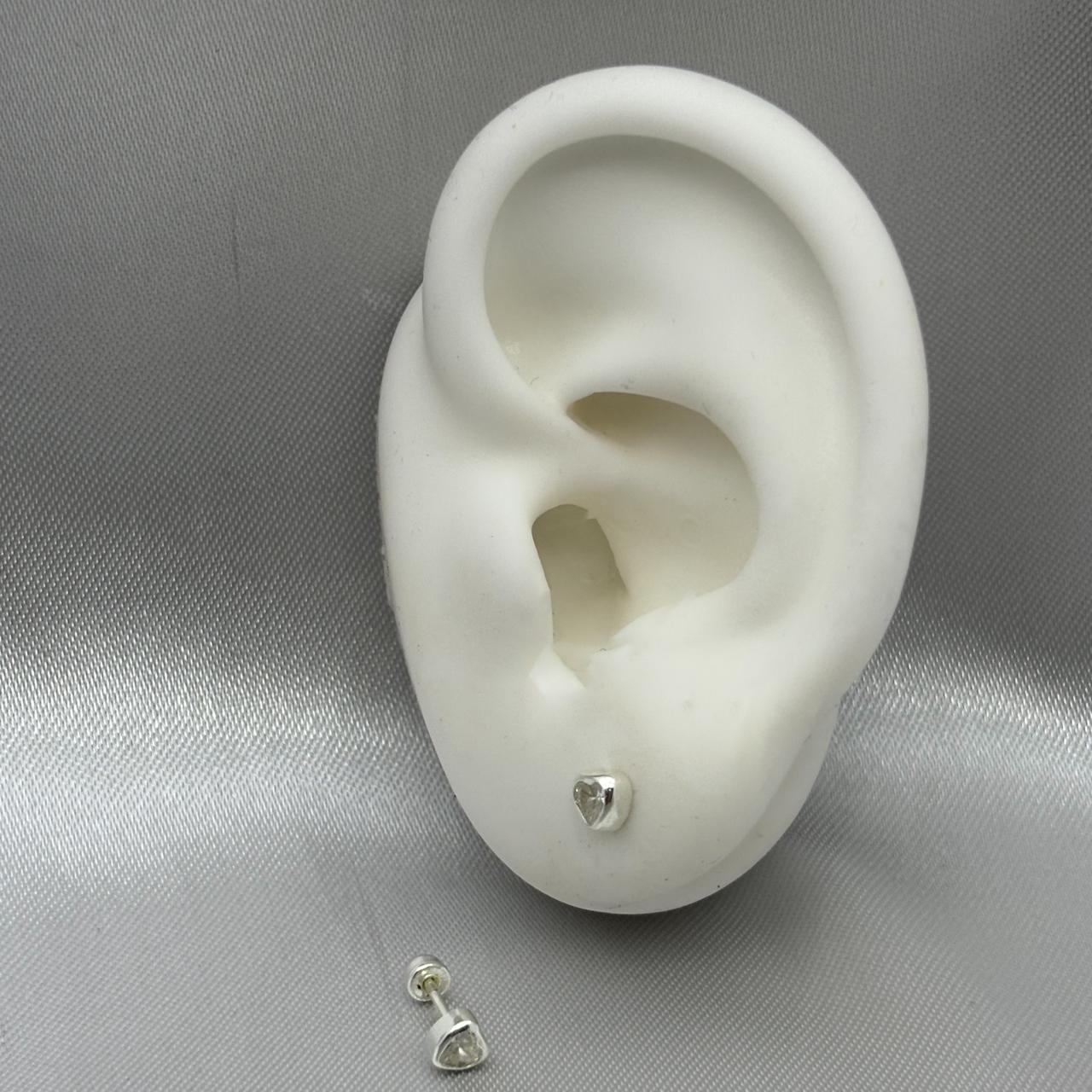 #BR279 - Broquel Corazón Tambor Con Zirconia Plata