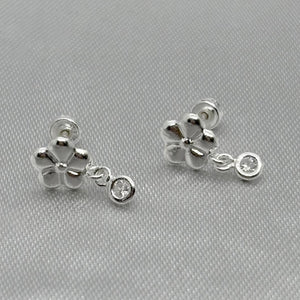#BR319 - Broquel Flor Con Piedra Zirconia Plata