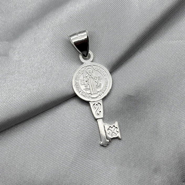 #D174 - Dije De Llave De San Benito Plata - CE1.7