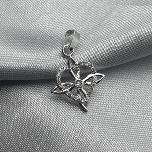 #D315 - Dije Corazón Con Nudo De Bruja Y Piedra Zirconia Plata - LL1.0