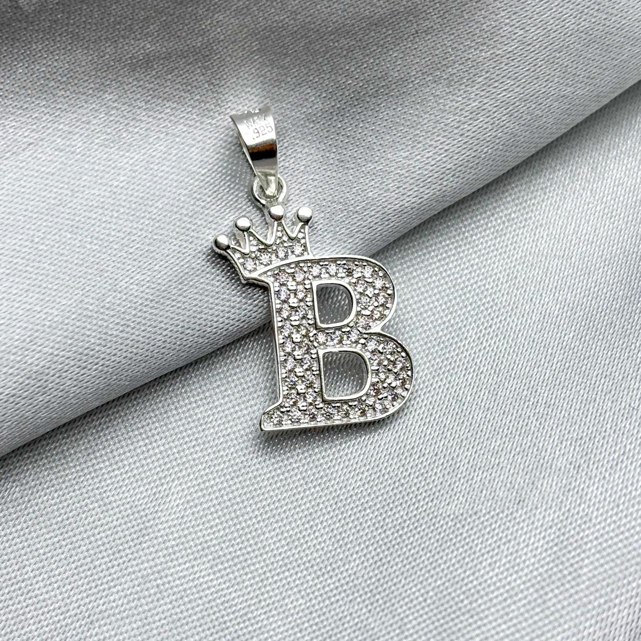 #D593 - Dije Letras Con Corona Y Piedra Zirconia Plata - ZC2.5