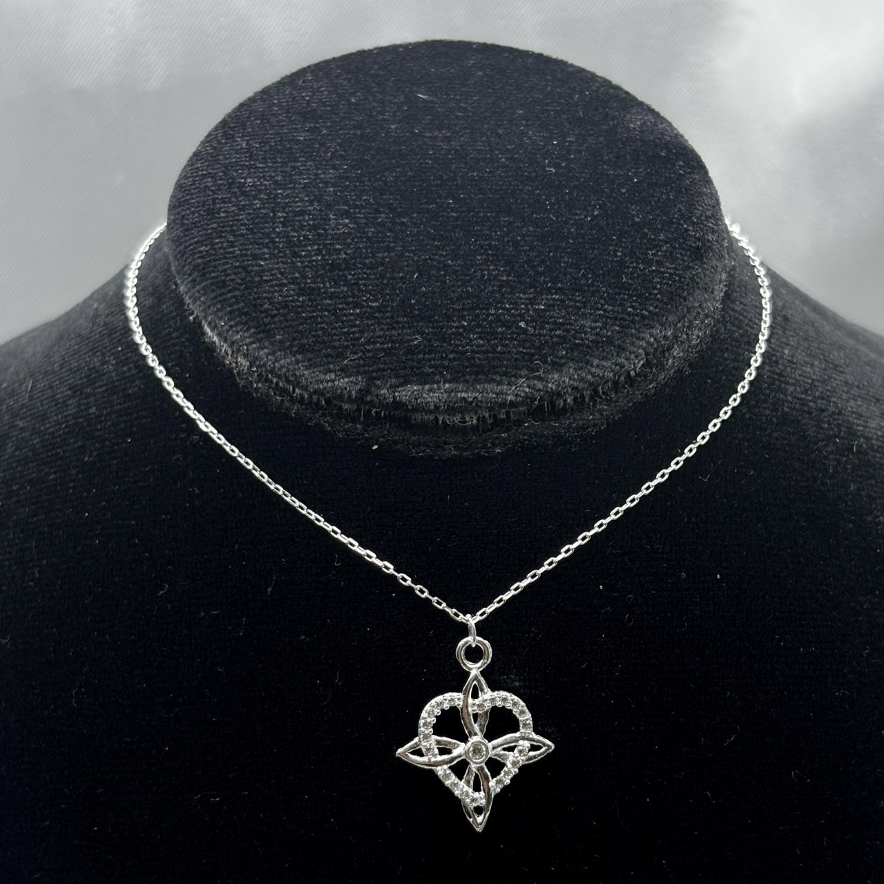 #G151 - Gargantilla Corazón Con Nudo De Bruja Y Piedra Zirconia Plata - F1.7