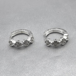 #H123 - Huggies De Trébol Tipo Van Cleef Con Zirconia Plata - LL2.2