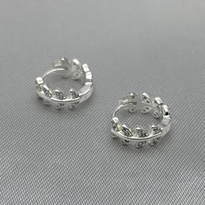 #H166 - Huggie Hojas Con Piedra De Zirconia Plata - LL2.6