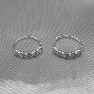 #H171 - Huggie 5 Corazones Con Piedra De Zirconia Plata - LL1.9
