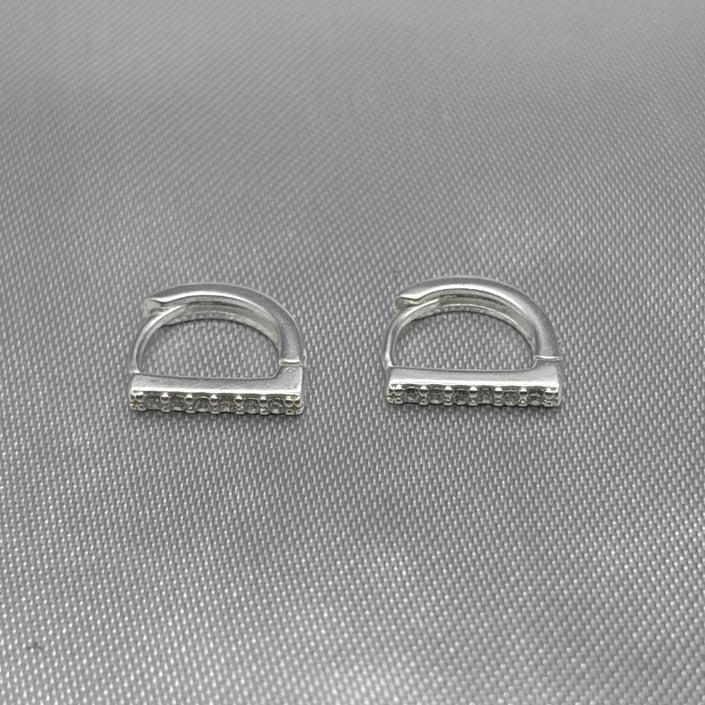 #H172 - Huggie Con Piedra De Zirconia Plata - LL1.5