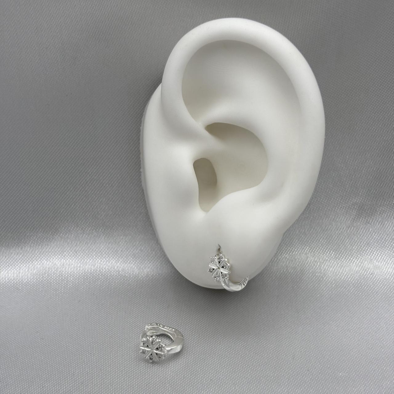 #H185 - Huggie Flor Con Zirconia Plata - LL1.5