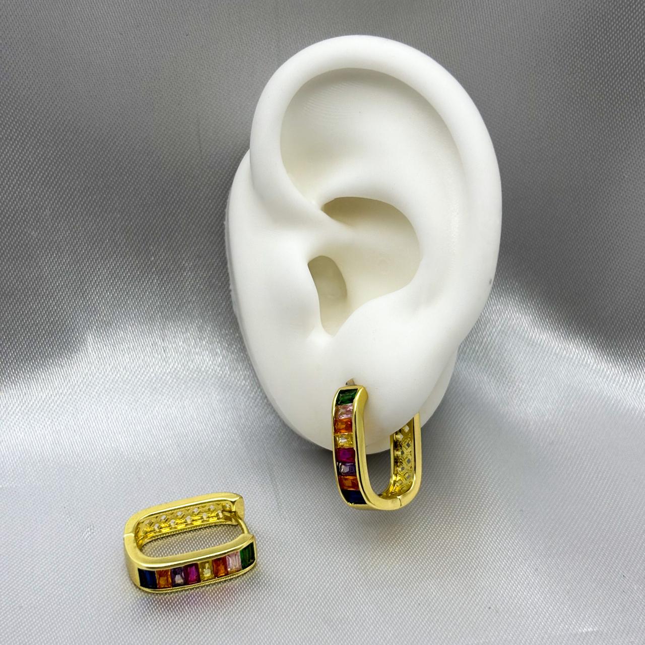 #HOL162 - Huggie Cuadrada Con Zirconia Oro Laminado 18K