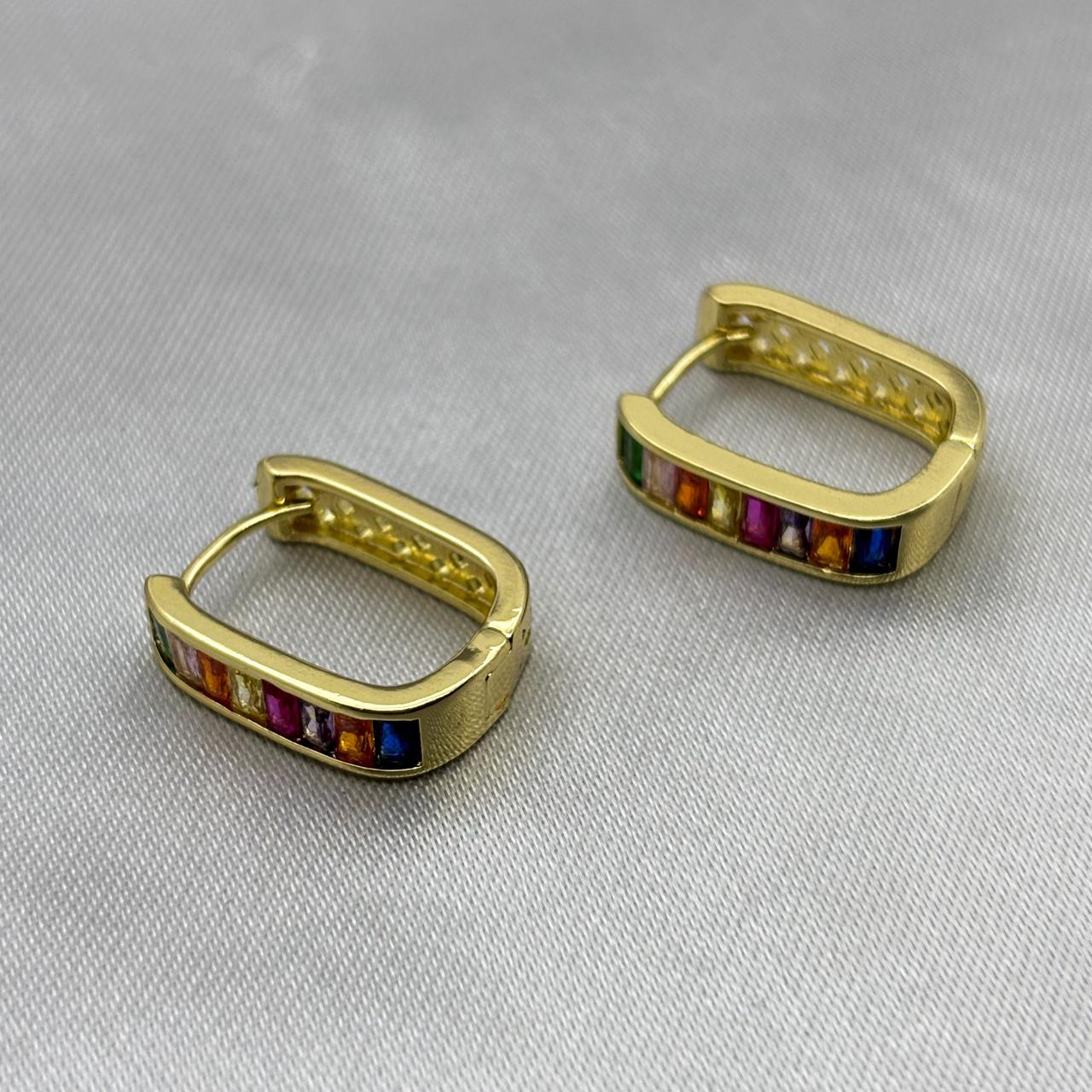 #HOL162 - Huggie Cuadrada Con Zirconia Oro Laminado 18K