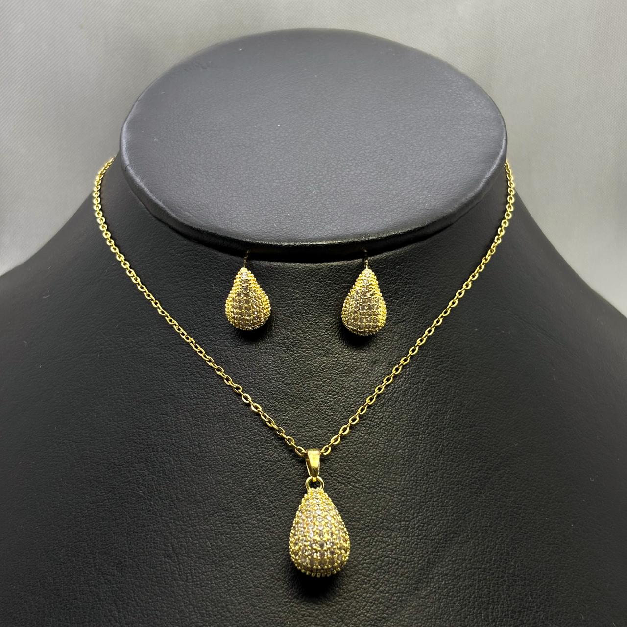 #JOL119 - Juego Gargantilla Y Broquel Gota Piedra Zirconia Oro Laminado 18K