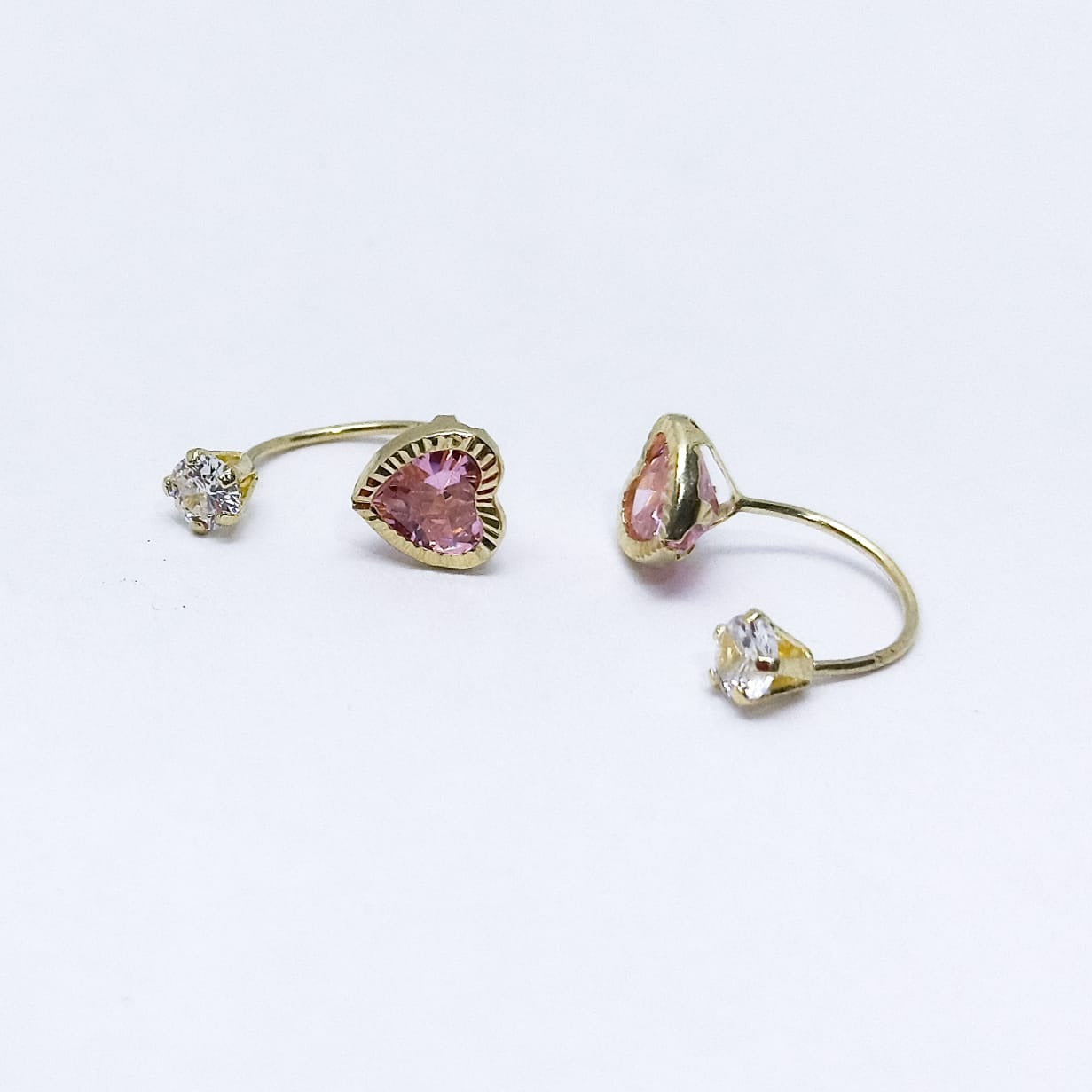 #B10133 - Broquel De Corazón Piedra Zirconia Curvo/Teléfono Oro10K