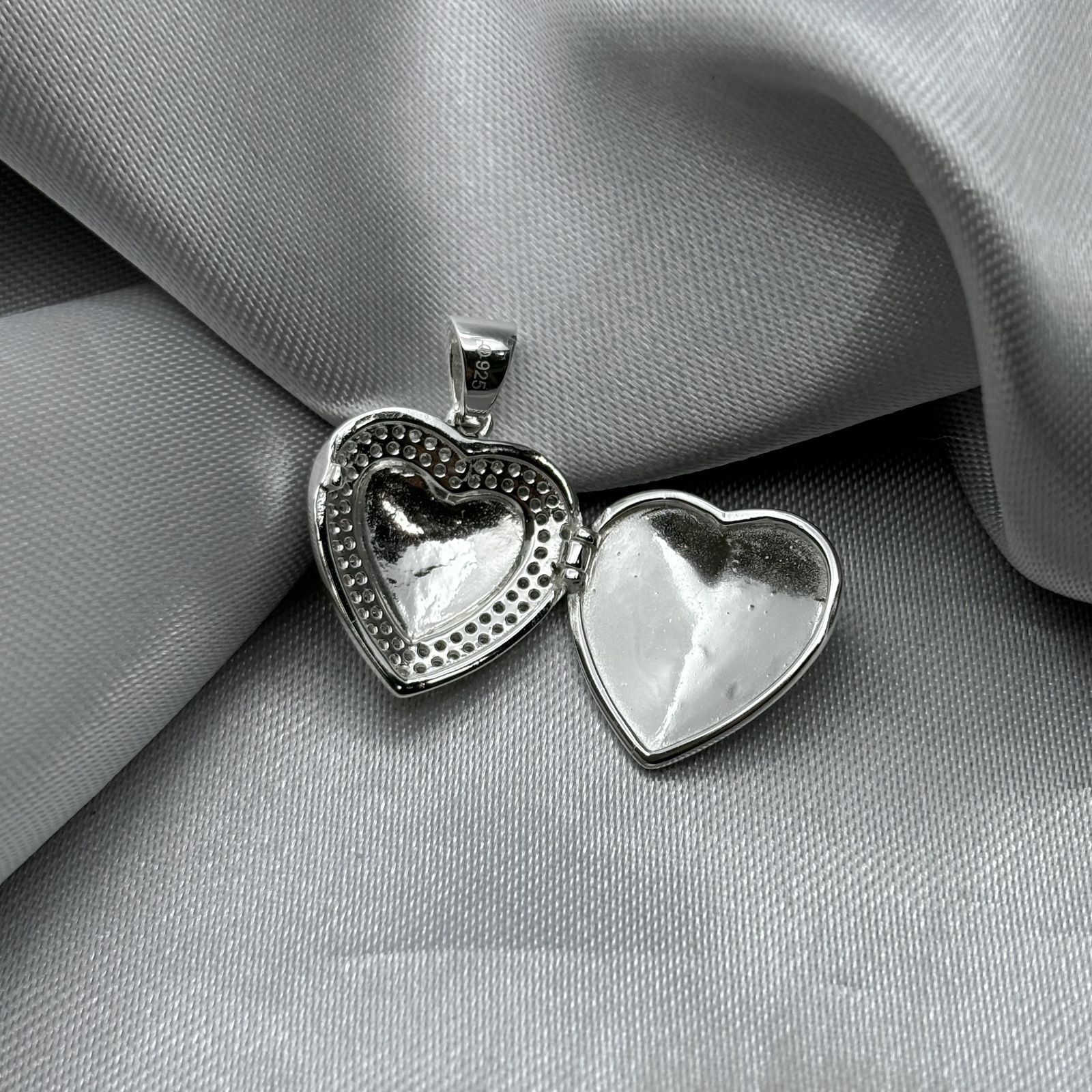 #D235 - Dije/Relicario De Corazón De Plata Con Piedra - MI3.3