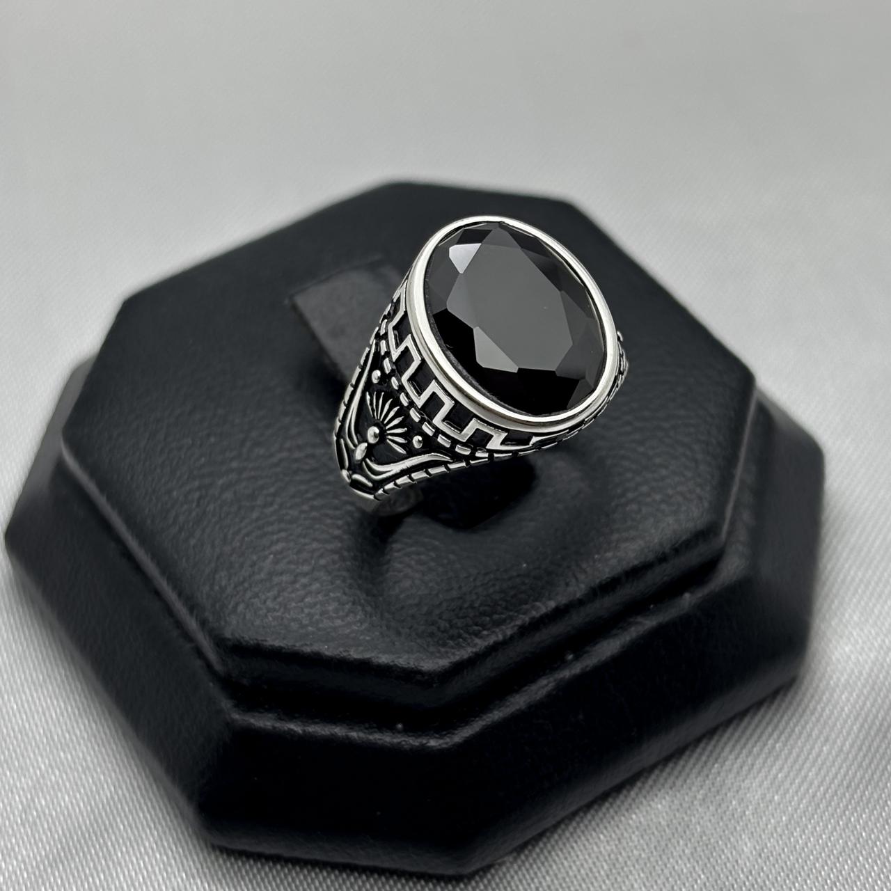 #AC166 - Anillo De Caballero Con Piedra - IC7.4