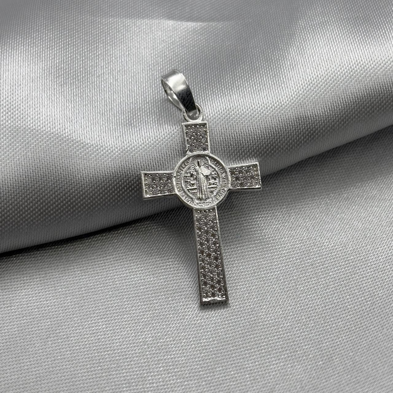 #D188 - Dije Cruz De San Benito Con Piedra Zirconia Plata - F2.0