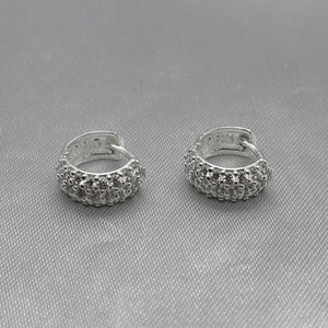 #H153 - Huggie De Plata Con Zirconia - F3.2